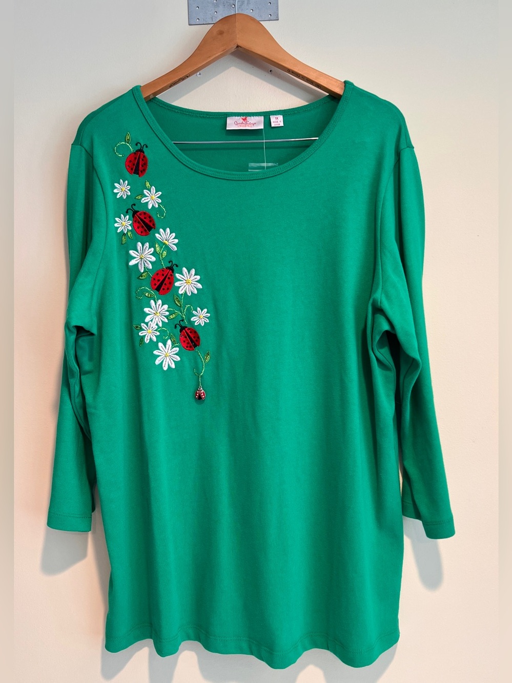 Quacker Factory Womens Embroidered Floral Blouse Top 1X Ladybug Charm Beaded QVC